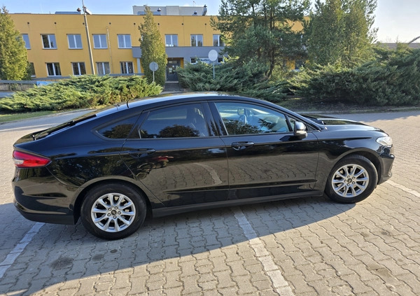 Ford Mondeo cena 62361 przebieg: 160000, rok produkcji 2019 z Kielce małe 407